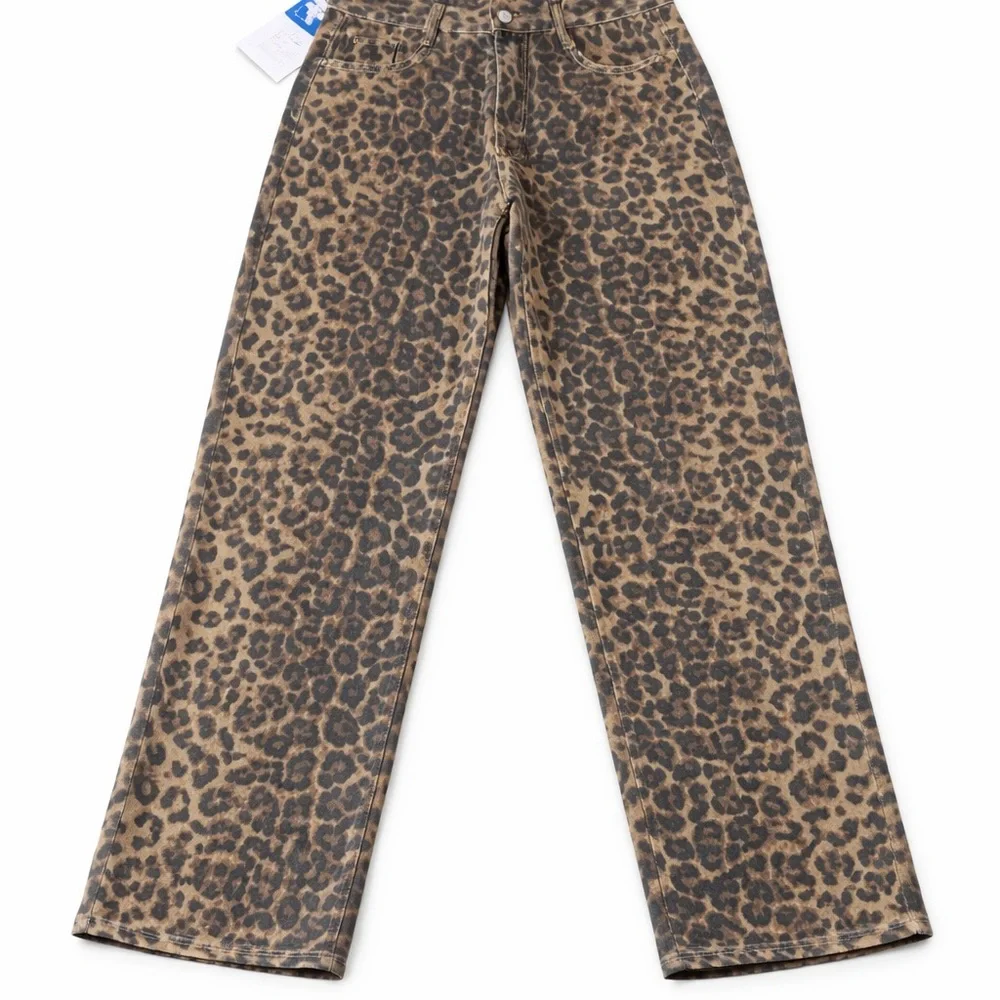 NWT Shakeair Leopard Print Straight Leg Jeans Women’s Size M